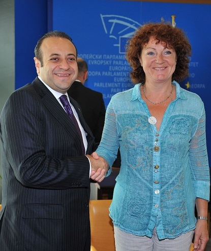 AB Bakanı ve Başmüzakereci Egemen Bağış ve Karma Parlamento Komisyonu Eşbaşkanı Helene Flautre