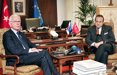 Avrupa Birliği Bakanı ve Başmüzakareci Egemen Bağış ve Avrupa Parlamentosu (AP) Eski Başkanı Hans-Gert Pöttering