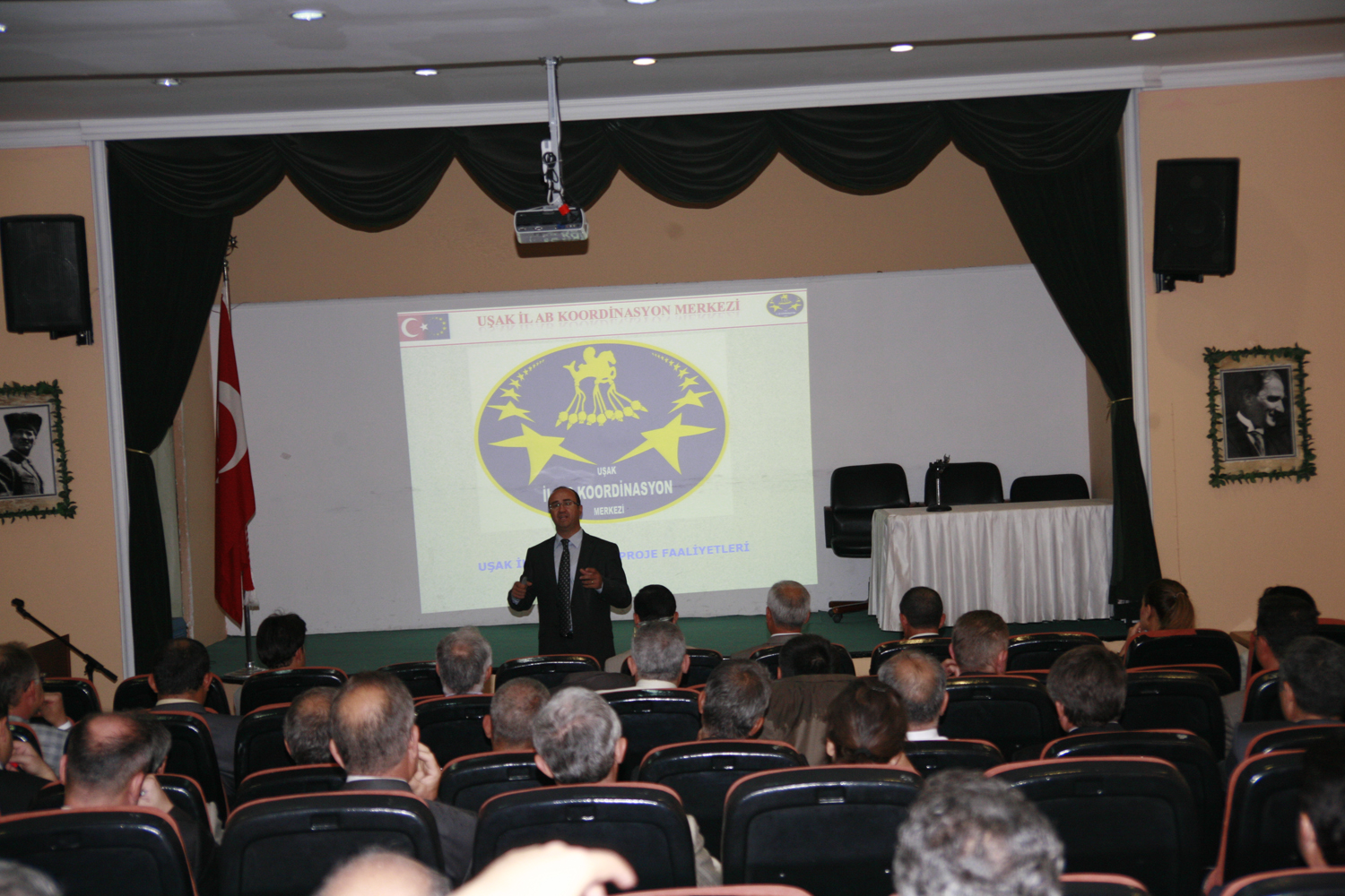 usak_valiligi_okul_mudurlerine_ab_tanitma_toplantisi_22eylul2011