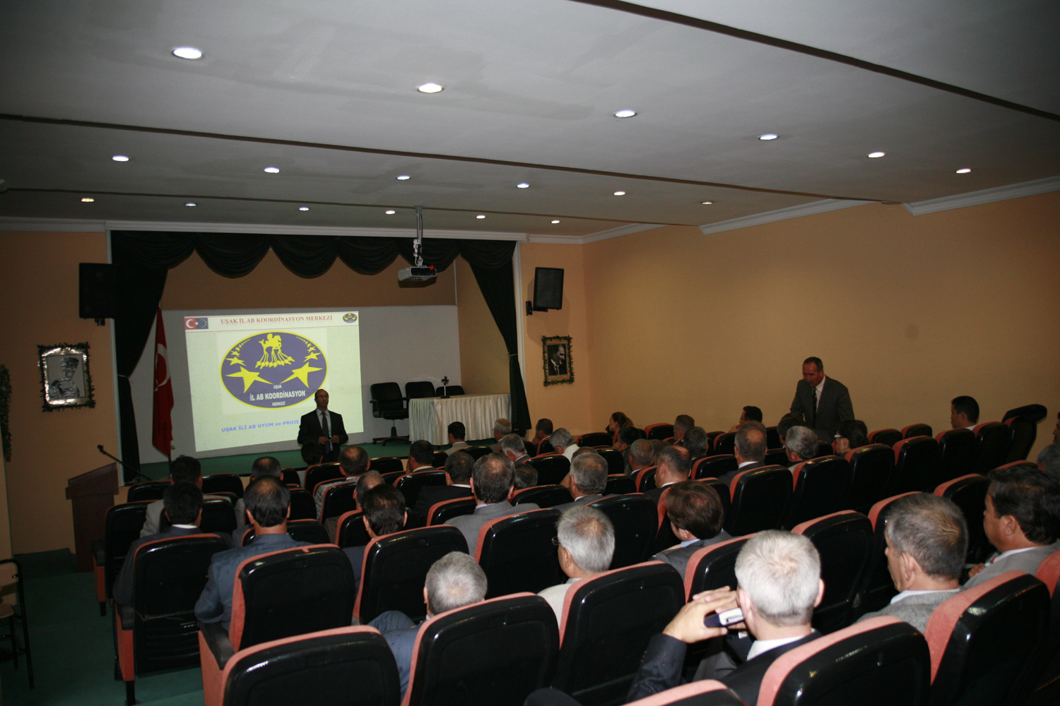 usak_valiligi_okul_mudurlerine_ab_tanitma_toplantisi_22eylul2011