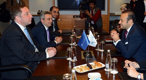 Aleksi Petriashvili ve Egemen Bağış Aleksi Petriashvili ve Egemen Bağış