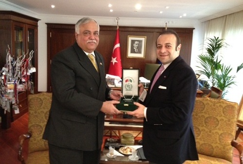 Muhammad Haroon Shaukat ve Egemen Bağış